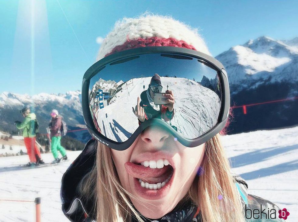 Blanca Suárez en la nieve y reflejado en las gafas Joel Bosqued