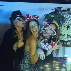 Tamara Gorro se divierte junto a Rosa Benito y Rosario Mohedano en la fiesta de su 30 cumpleaños