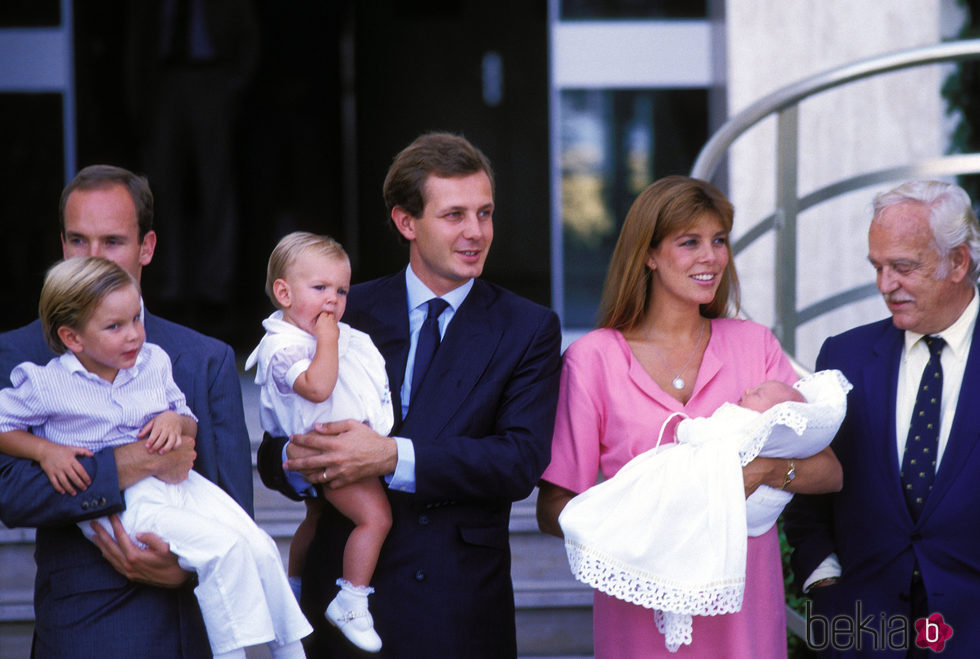 Carolina de Mónaco y Stefano Casiraghi con sus tres hijos Andrea, Carlota y Pierre