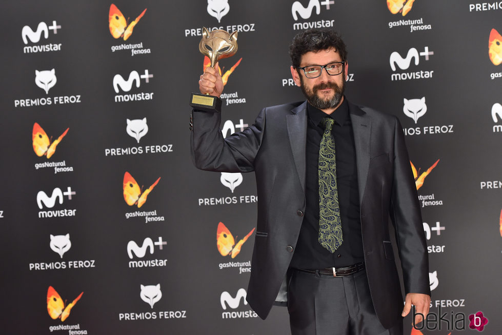 Manolo Solo con su Premio Feroz