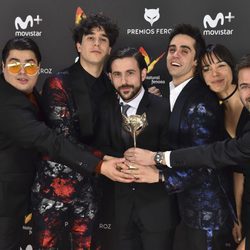 El equipo de 'Paquita Salas' con su Premio Feroz 2017