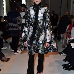 Olivia Palermo en el desfile de Giambattista Valli primavera/verano 2017 en la Semana de la Alta Costura de París