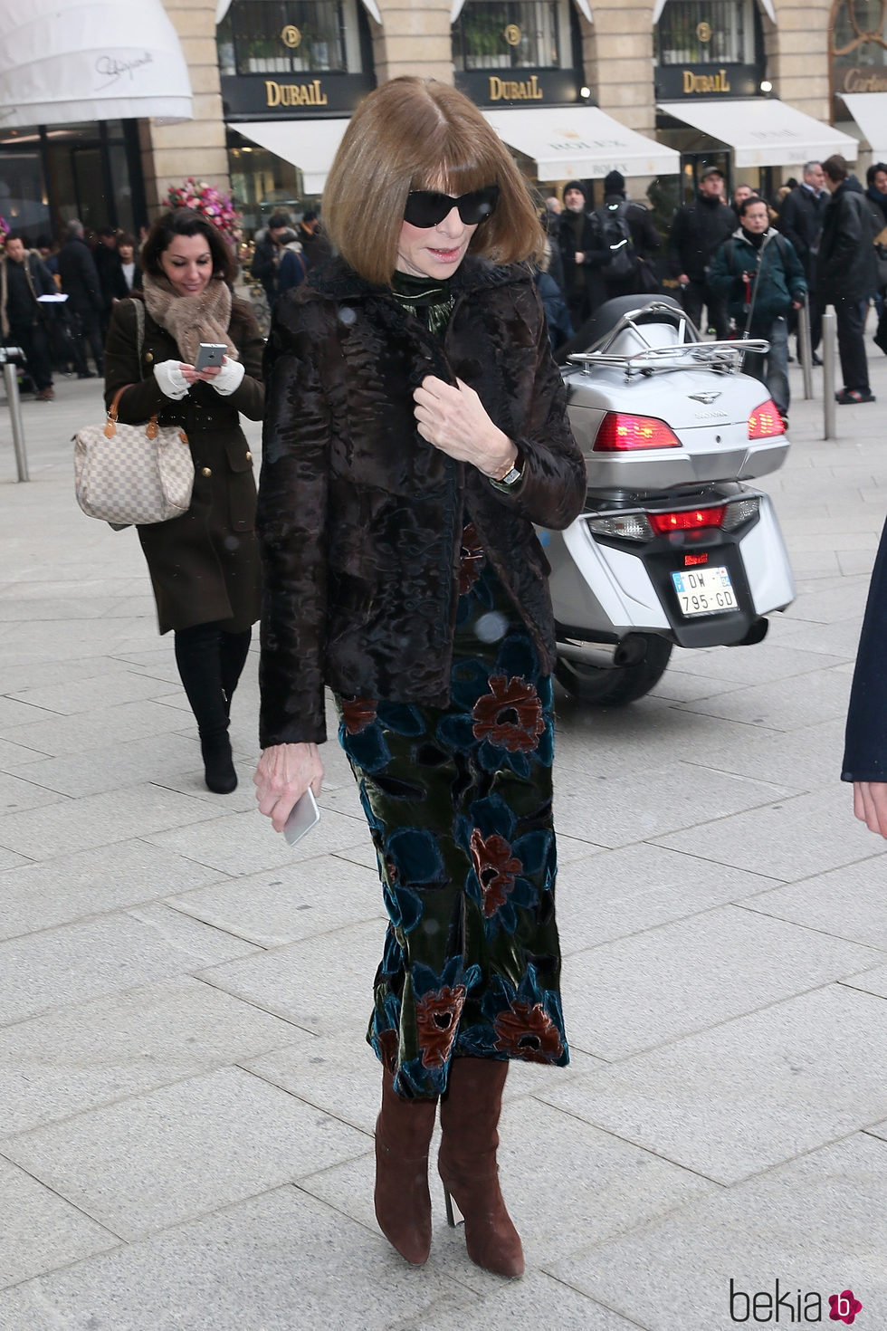 Anna Wintour llegando al desfile de Schiaparelli primavera/verano 2017 en la Semana de la Alta Costura de París