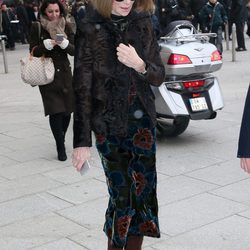 Anna Wintour llegando al desfile de Schiaparelli primavera/verano 2017 en la Semana de la Alta Costura de París