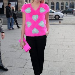 Pixie Lott llegando al desfile de Schiaparelli primavera/verano 2017 en la Semana de la Alta Costura de París