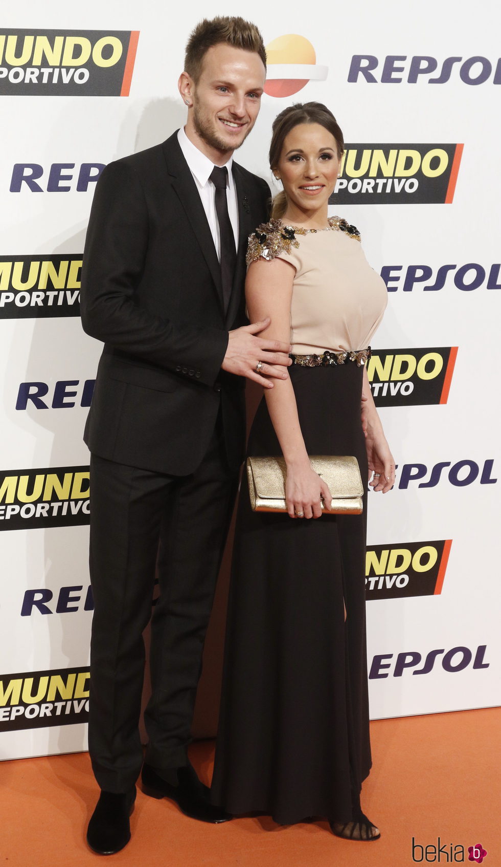 Ivan Rakitic y su pareja Raquel Mauri en la Gala Mundo Deportivo 2017