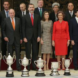 Los Reyes Felipe y Letizia con el Rey Juan Carlos y la Reina Sofía en los Premios Nacionales del Deporte