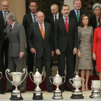 Los Reyes Felipe y Letizia con el Rey Juan Carlos y la Reina Sofía en los Premios Nacionales del Deporte