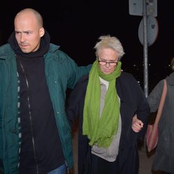 Olfo Bosé, Lucía Dominguín y Paola Dominguín llegando a la capilla ardiente de Bimba Bosé