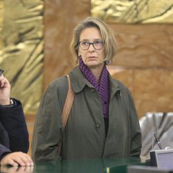 Paola Dominguín llegando a la capilla ardiente de Bimba Bosé