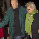 Olfo Bosé y Lucía Dominguín llegando a la capilla ardiente de Bimba Bosé