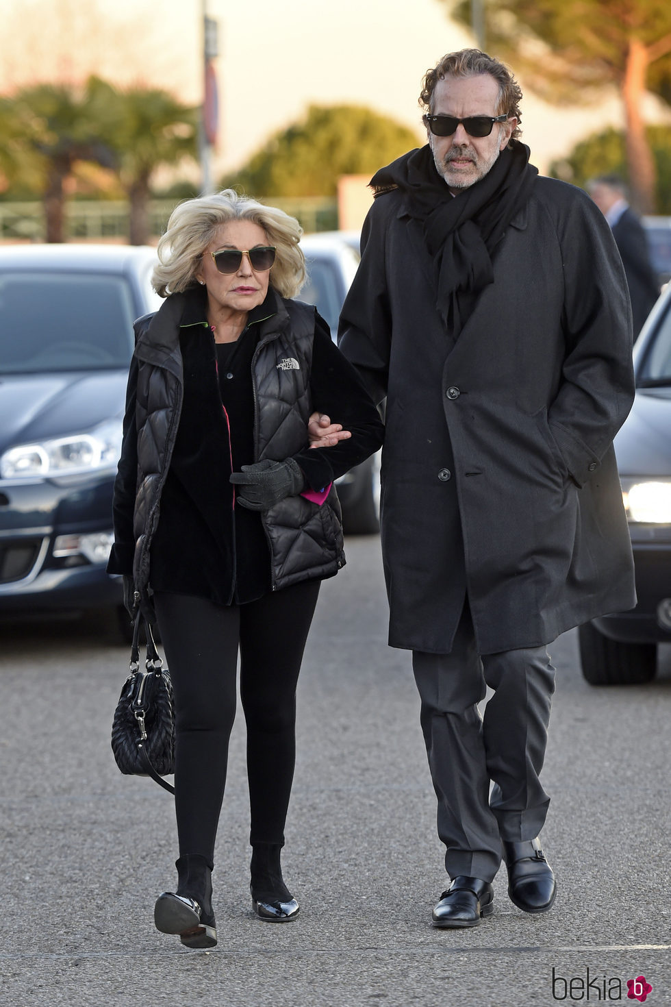 Beatriz de Orleans en la capilla ardiente de Bimba Bosé