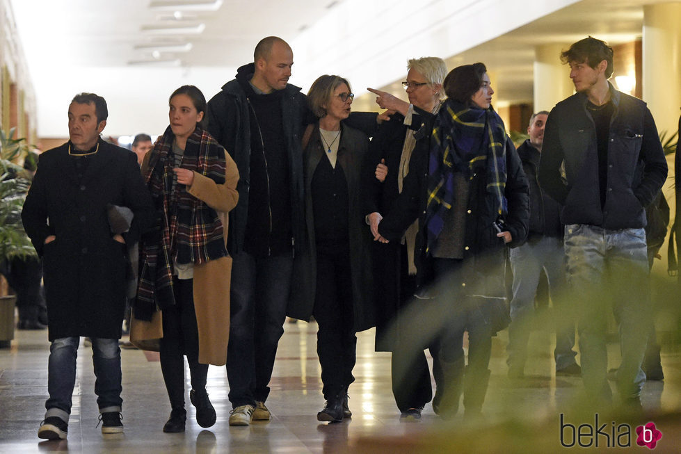 La familia de Bimba Bosé se ha despedido de ella en la capilla ardiente