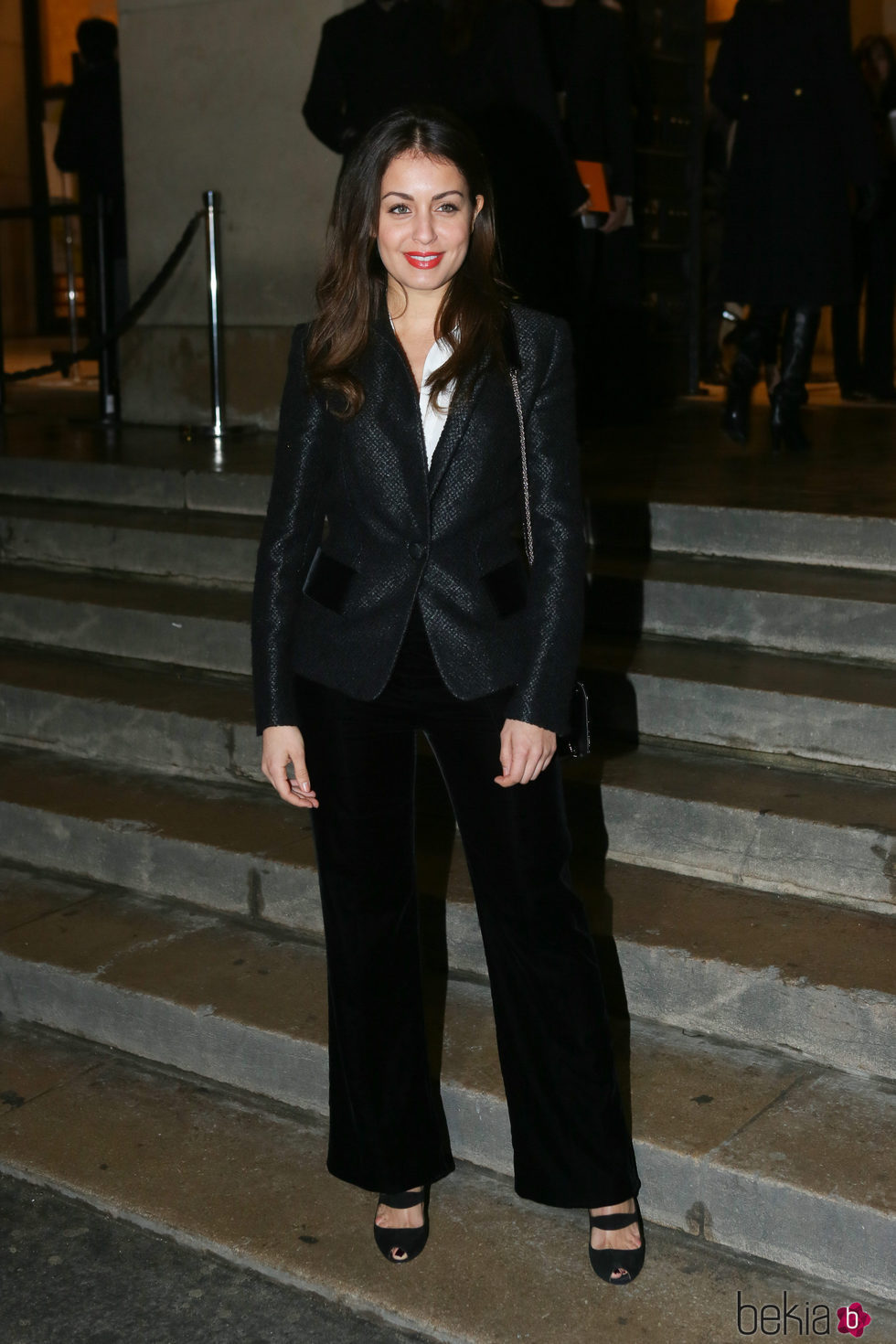 Hiba Abouk llegando al desfile primavera/verano 2017 de Giorgio Armani Privé en la Semana de la Alta Costura de París