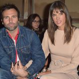 Alessandra Ambrosio y su pareja Jamie Mazur en el desfile de Bonpoint en la Semana de la Alta Costura de París