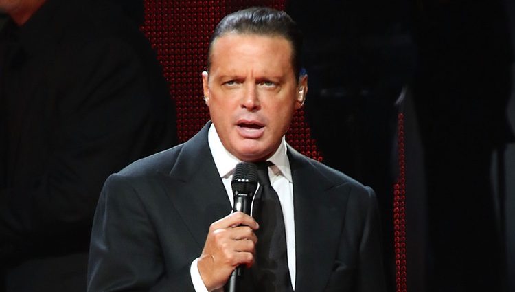 El cantante Luis Miguel en concierto