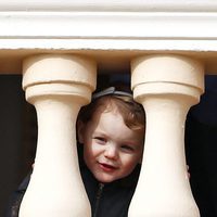 La Princesa Gabriella de Mónaco viendo la procesión de Santa Devota desde el balcón de Palacio