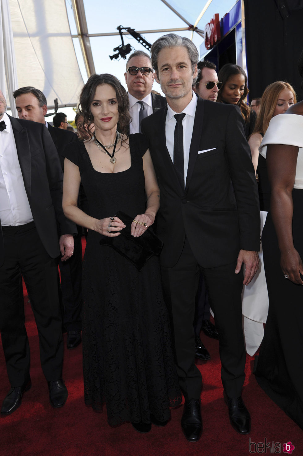 Winona Ryder y Scott Mackinlay  en los SAG Awards 2017