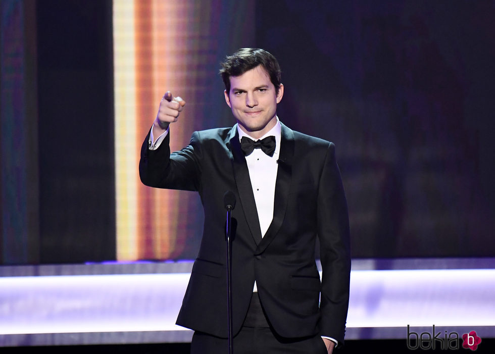 Ashton Kutcher inauguró los SAG Awards 2017