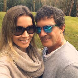 Antonio Banderas y Nicole Kimpel disfrutando de la naturaleza