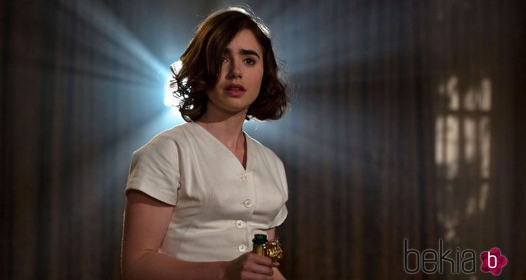 Lilly Collins protagonizando 'La Excepción a la Regla'