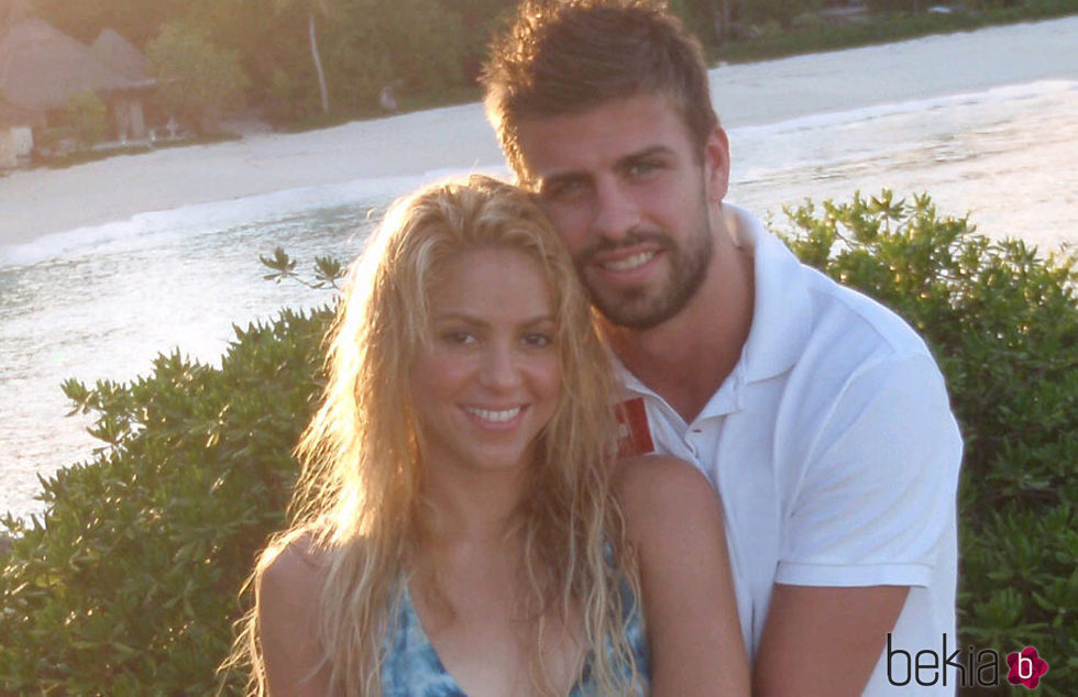 Shakira presenta a Gerard Piqué como su novio