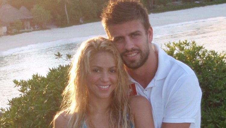 Shakira presenta a Gerard Piqué como su novio