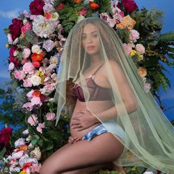 Beyoncé anuncia que está embarazada de gemelos