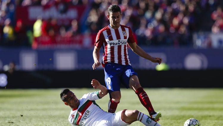 Lucas Hernández en un partido de Liga del Atlético de Madrid contra el Granada