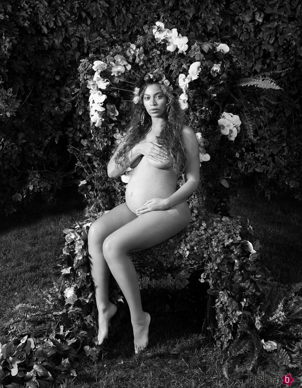 Beyoncé desnuda presumiendo de embarazo