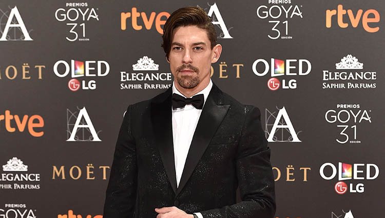 Adrián Lastra en la alfombra roja de los Premios Goya 2017