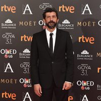 Alberto Rodríguez en la alfombra roja de los Premios Goya 2017