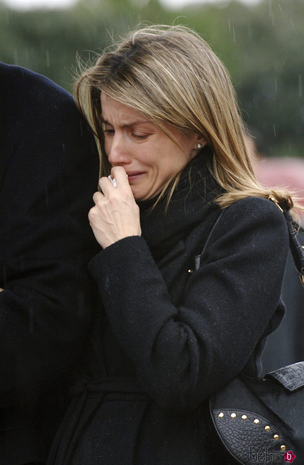 La Reina Letizia llorando en el funeral de Erika Ortiz