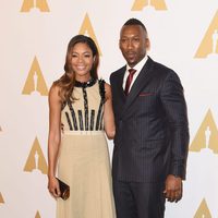 Naomie Harris y Mahershala Ali en el almuerzo de los nominados a los Oscar 2017