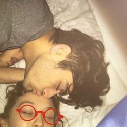 Zayn Malik y Gigi Hadid se besan cariñosamente