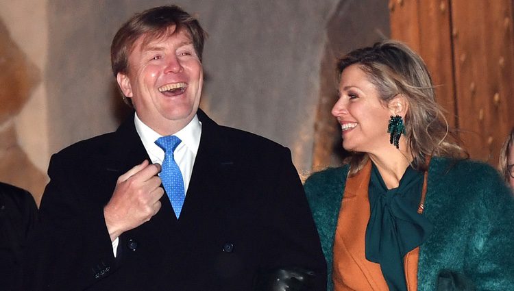 Guillermo Alejandro y Máxima de Holanda ríen divertidos durante su viaje oficial a Alemania