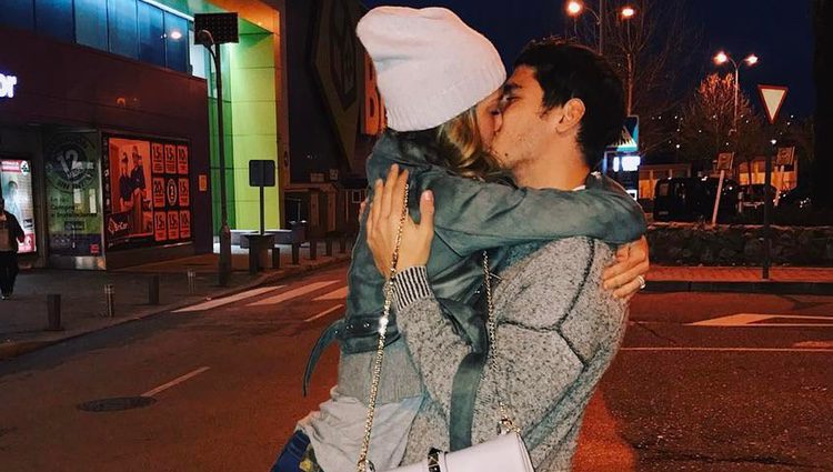 Álvaro Morata y Alice Campello se besan apasionadamente en la calle