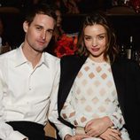 La modelo Miranda Kerr y el fundador de Snapchat, Evan Spiegel, en los Pre-Grammy 2016