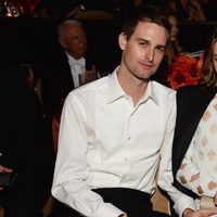 La modelo Miranda Kerr y el fundador de Snapchat, Evan Spiegel, en los Pre-Grammy 2016