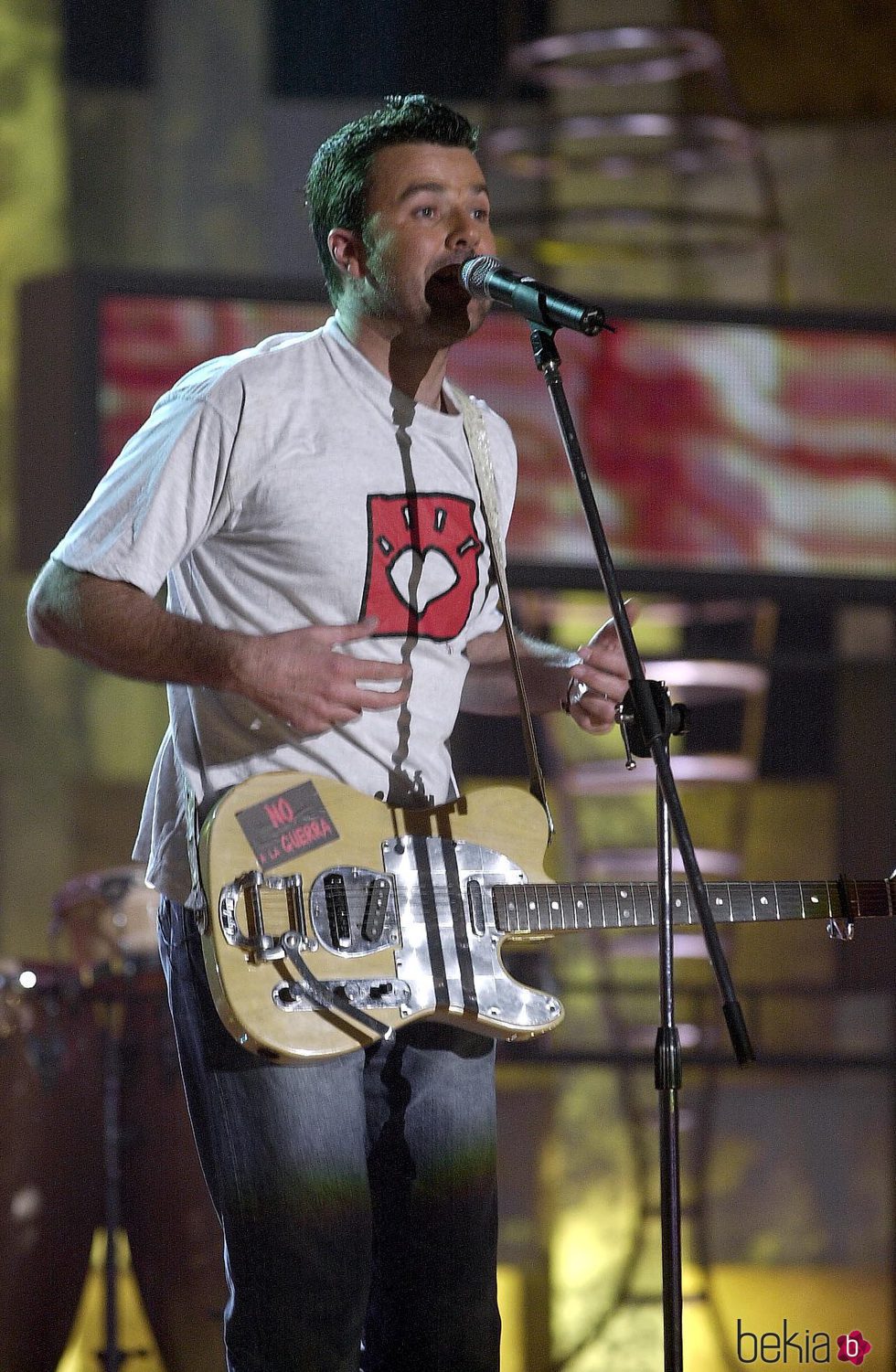 Pau Donés cantando en una gala