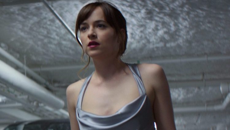 Dakota Johnson en una de las escenas de 'Cincuenta Sombras más Oscuras'