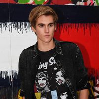 Presley Walker Gerber en el desfile 'Tommyland' de Hilfiguer y Gigi Hadid