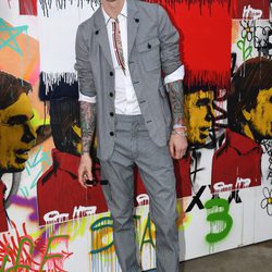 Machine Gun Kelly en el desfile 'Tommyland' de Hilfiguer y Gigi Hadid