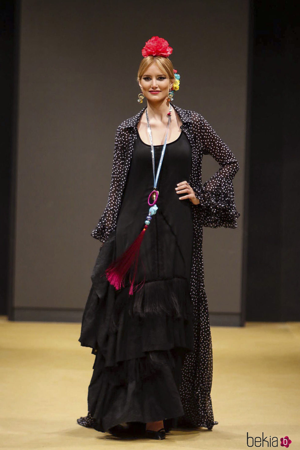 Alba Carrillo, espectacular, en el desfile flamenco de Pol Núñez