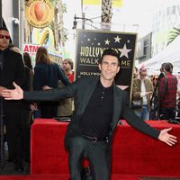 Adam Levine feliz al recibir su estrella en el Paseo de la Fama