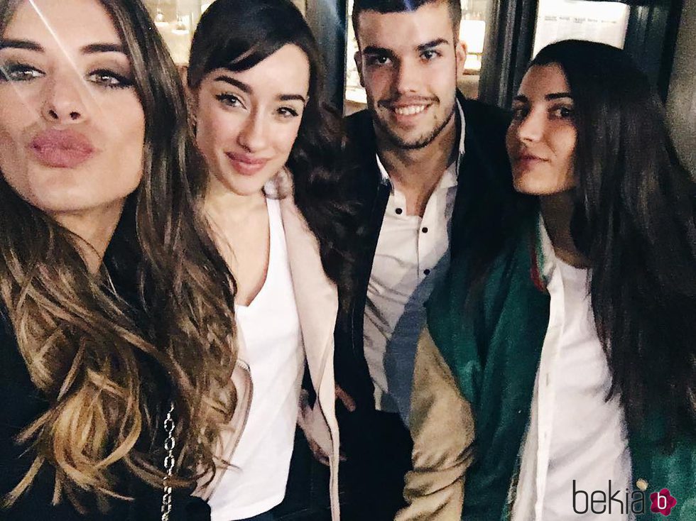 Dulceida y Alba y Pol y Adara ('GH 17') se van de cena de parejas