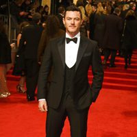 Luke Evans en la alfombra roja de los Premios Bafta 2017