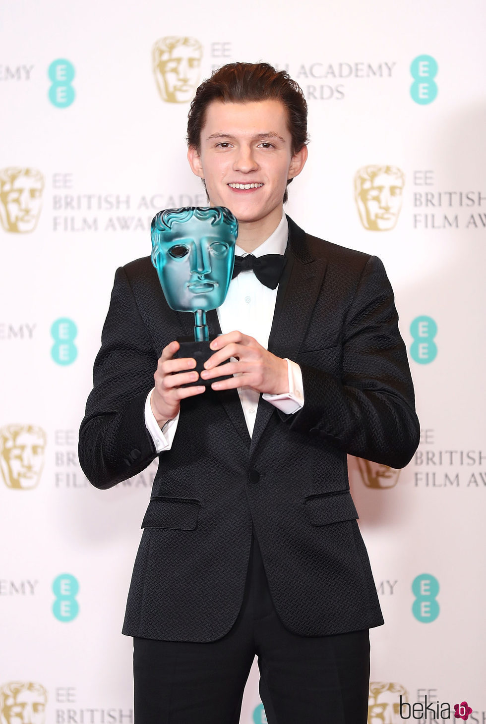 Tom Holland con su galardón los Premios Bafta 2017