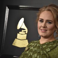 Adele en la alfombra roja de los Premios Grammy 2017