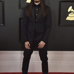 El DJ Steve Aoki en la alfombra roja de los Premios Grammy 2017